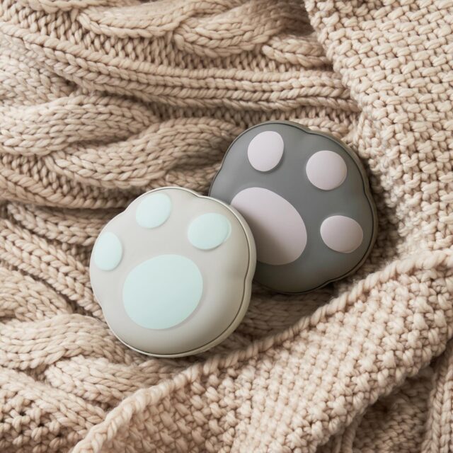 テレビ「土曜はナニする！？」で紹介されました📣

ねこの肉球がポカポカに！
キュートなエコカイロ

▶ ご紹介商品
＊Life on Products(ライフオンプロダクツ)
使い捨てないにゃカイロ モバイルバッテリー機能付
LCAEA008

▶商品の詳細
商品タグをタップしてください♪

——————————

ポカポカ肉球が癒しのにゃカイロ！

💡POINT💡
☑スイッチを入れたら瞬間発熱！
☑猫の肉球モチーフがかわいい💛
☑温度調節は強/中/弱の3段階
☑モバイルバッテリー機能付きで一年中活躍✨

——————————
#lifeonproducts #ライフオンプロダクツ #充電式カイロ #使い捨てないにゃカイロモバイルバッテリー機能付 #寒さ対策グッズ #にゃカイロ #節電対策 #肉球 #あったら便利 #モバイルバッテリー機能 #寒さ対策 #節電 #エコカイロ #ギフトにおすすめ #買ってよかった