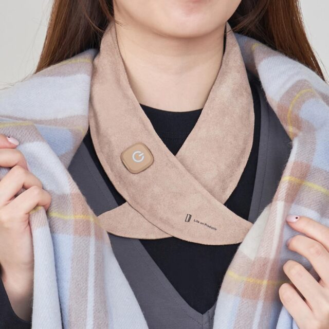 テレビ「おはよう朝日です」で紹介されました📣

冷えを感じやすい首元をポカポカに！
コードレスでマフラーの中に仕込めるホットスカーフ

▶ ご紹介商品
＊Life on Products(ライフオンプロダクツ)
充電式ホットスカーフ
LCAWA018

▶商品の詳細
商品タグをタップしてください♪

——————————

軽くて便利なコードレス設計
アウターに響かず温まれます👀

💡POINT💡
☑温度は選べる3モード
☑首元のサイズ調節可能
☑2段階の温度設定が可能
☑薄くて軽いためアウターに響かない✨

——————————
#lifeonproducts #ライフオンプロダクツ #充電式ホットスカーフ #ホットスカーフ #寒さ対策グッズ #寒さ対策 #エコカイロ #ギフトにおすすめ #買ってよかった
