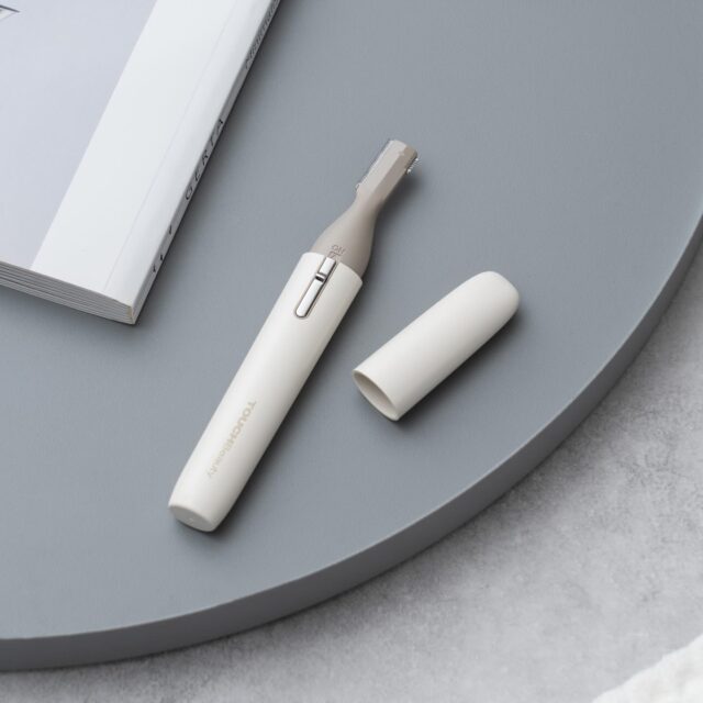 TOUCHBeauty商品のご紹介♪

長短ダブル刃設計で使い勝手◎
多機能シェーバー📢

▶ ご紹介商品
＊TOUCHBeauty(タッチビューティー)
眉毛トリマー
TB-1658B

▶商品の詳細
商品タグをタップしてください♪

——————————
眉のお手入れ・頬や腕などの産毛もOK✨

💡POINT💡
☑長い刃で眉全体の形を整え、短い刃で眉頭・眉尻を微調整
☑肌に優しい丸い刃先
☑サビにくいステンレス刃
☑刃の部分は水洗い可能でいつでも清潔
——————————
#lifeonProducts #ライフオンプロダクツ #touchbeauty #おうちエステ #美容家電 #理美容家電 #美容家電マニア #眉毛トリマー  #フェイスシェーバー