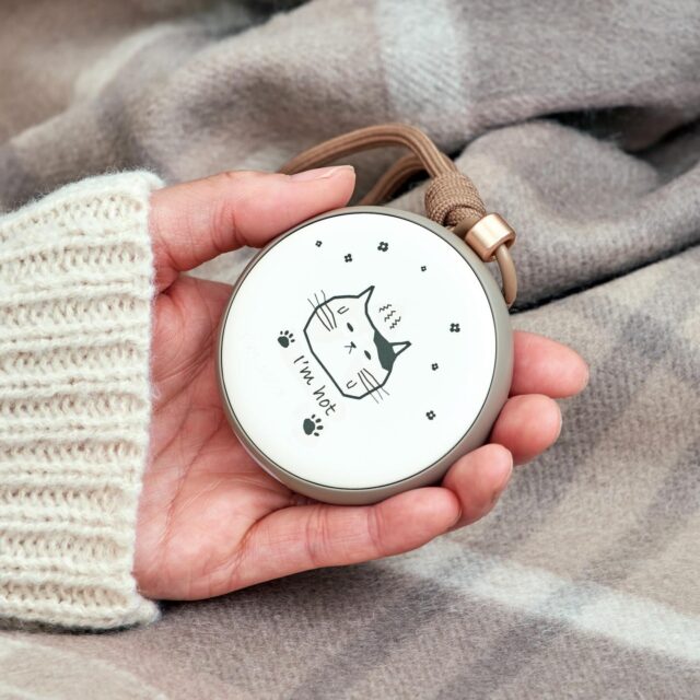 テレビで紹介されました📣

温度変化で動物たちがコミカルな姿に変身！
ギミックが楽しいエコカイロ♪
LCAEA014

▶ ご紹介商品
＊Life on Products(ライフオンプロダクツ)
温度変化でデザインが変わる使い捨てないカイロLEDライト付

▶商品の詳細
商品タグをタップしてください♪

——————————

ライト付きなのでお子様の塾などの帰り道にも便利✨

💡POINT💡
☑手を温めながらLEDライトを照らせる♪
☑温度差でデザインが変わるギミックが◎
☑2段階の温度設定が可能✨
☑電源を入れたら瞬間発熱

——————————
#lifeonproducts #ライフオンプロダクツ #充電式カイロ #温度変化でデザインが変わる使い捨てないカイロLEDライト付 #寒さ対策グッズ #LED付きカイロ #寒さ対策 #エコカイロ #ギフトにおすすめ #買ってよかった